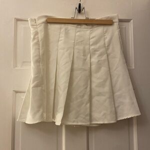 White pleaded skirt